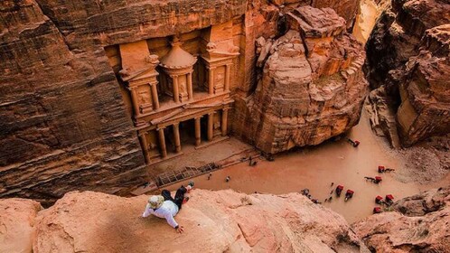 From Amman: Private Day Tour to Petra & Wadi Rum