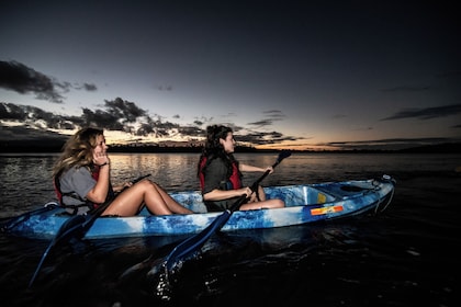 Aventura en kayak por la bahía bioluminiscente