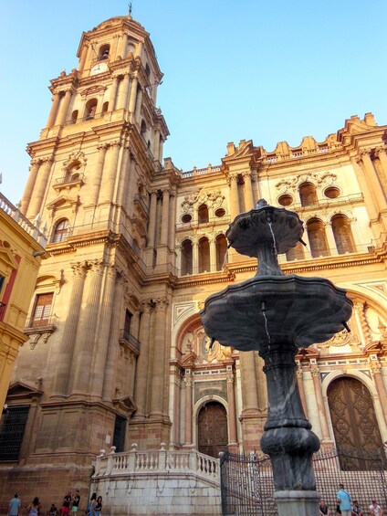 Picture 3 for Activity Private walking tour: Cathedral, Alcazaba and Roman Theatre