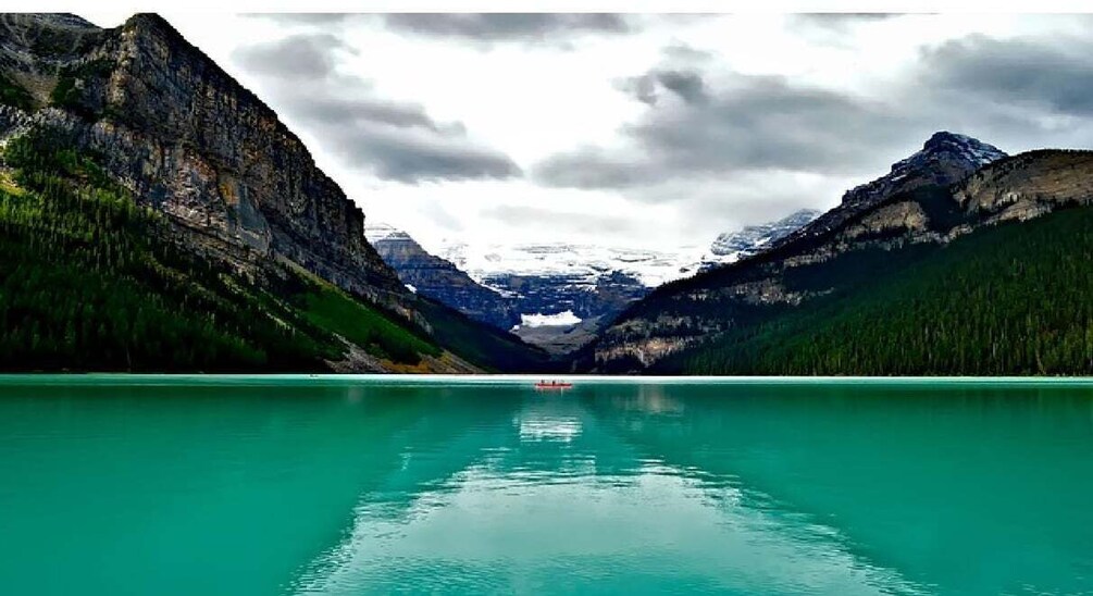 Picture 3 for Activity From Banff/Canmore: Moraine Lake and Lake Louise Transfer