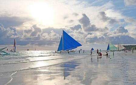 Boracay: Sejltur med solnedgang i Paraw med fotos