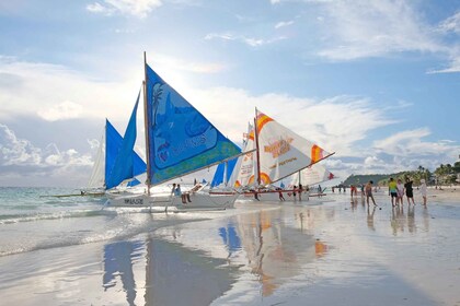 Boracay: viaje en velero al atardecer en paracaídas con fotos