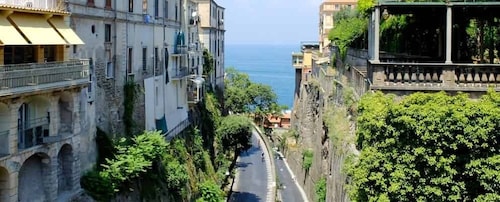 Recorrido turístico en bicicleta eléctrica por la costa de Sorrento