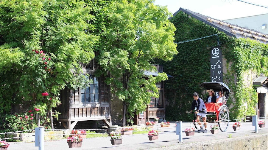 Otaru: Private Otaru Sightseeing Tour by Rickshaw