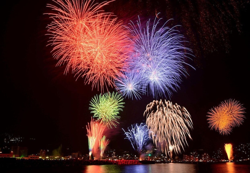 Honolulu: Friday Night Fireworks Cruise with Music