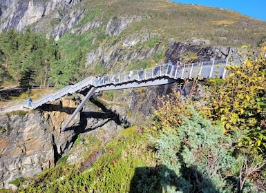 Eidfjord: Return Transfer to Voringsfossen Waterfalls