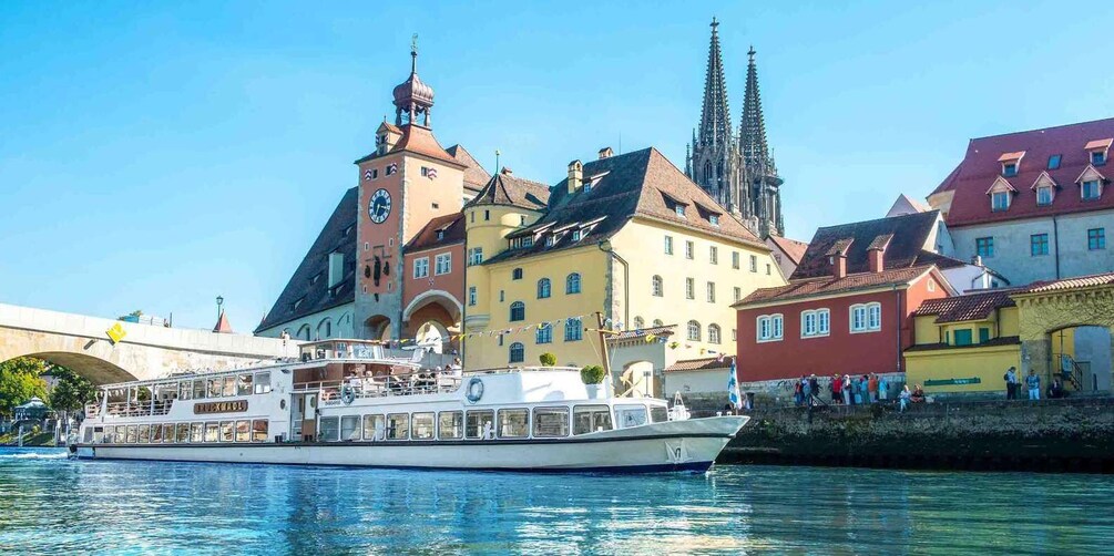 Regensburg: City Highlights Historical Boat Tour