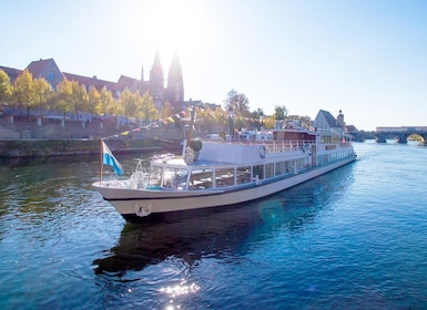 Regensburg: City Highlights Historical Boat Tour