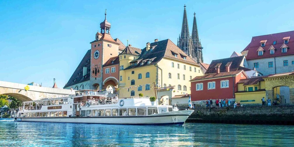 Regensburg: City Highlights Historical Boat Tour