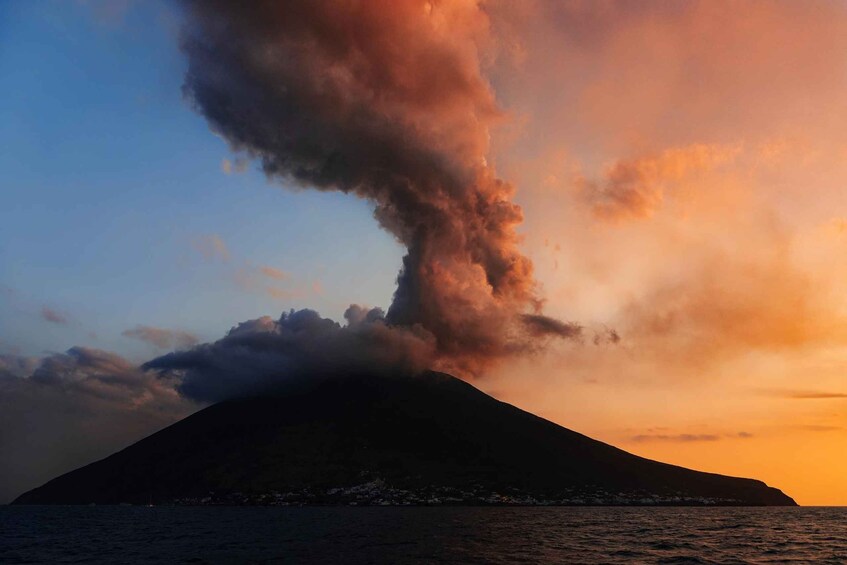 Picture 2 for Activity Tropea: Lipari, Panarea, and Stromboli at Night Boat Trip