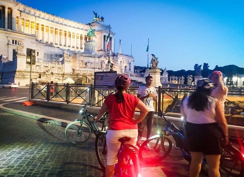 Picture 1 for Activity Rome :guided night e-bike tour with typical ice-cream