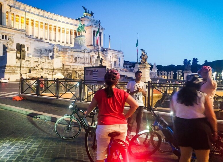 Picture 1 for Activity Rome :guided night e-bike tour with typical ice-cream