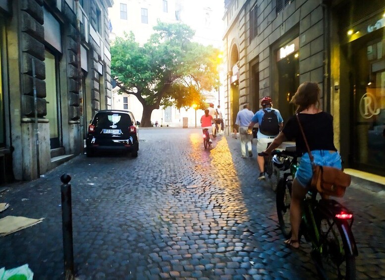 Picture 2 for Activity Rome :guided night e-bike tour with typical ice-cream