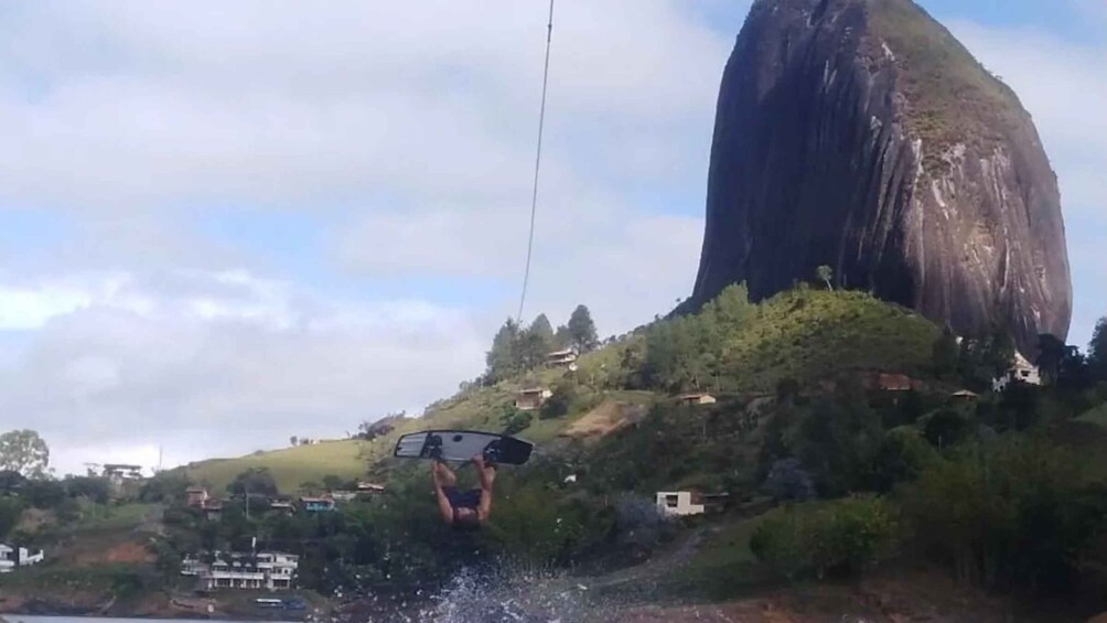 Picture 2 for Activity Wakeboard en Guatapé