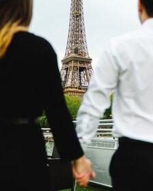 Paris : Seine River Dinner Cruise with live singer