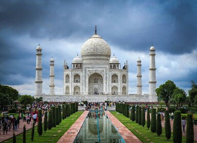 From Delhi: Sunrise Taj Mahal and Agra Fort Tour