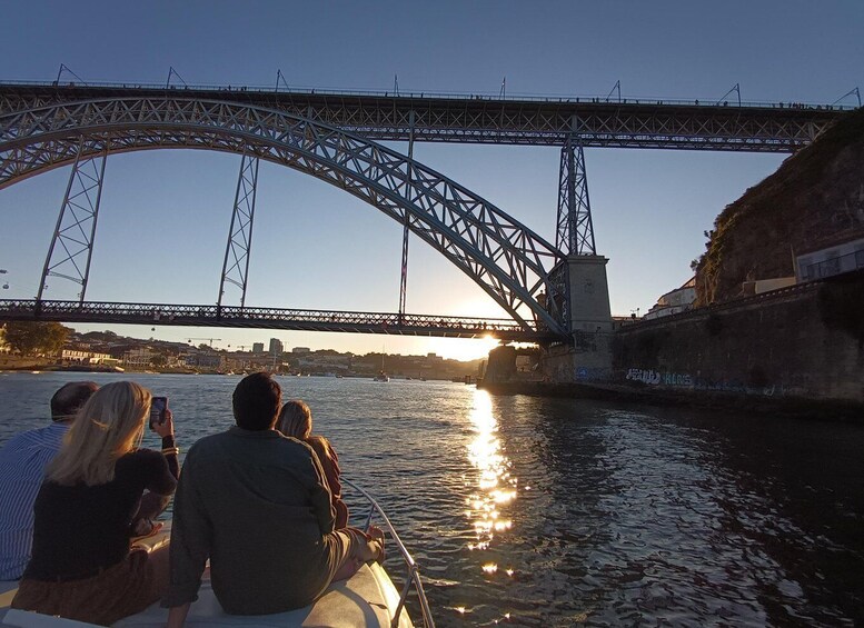 Picture 80 for Activity 6 Bridges, Not Shared Boat Tour 1h30m, group price up to 6px