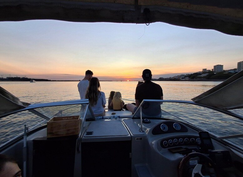 Picture 70 for Activity 6 Bridges, Not Shared Boat Tour 1h30m, group price up to 6px