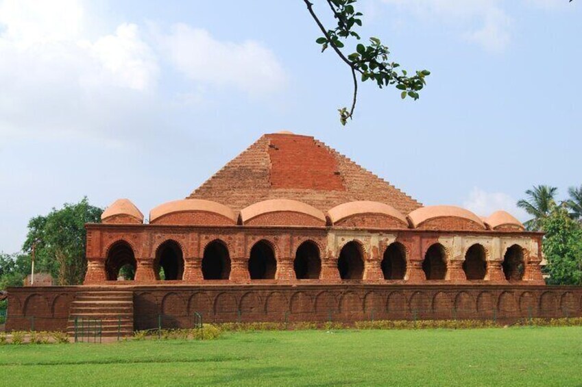 Terracotta Temples and Baluchuri Weavers Tour