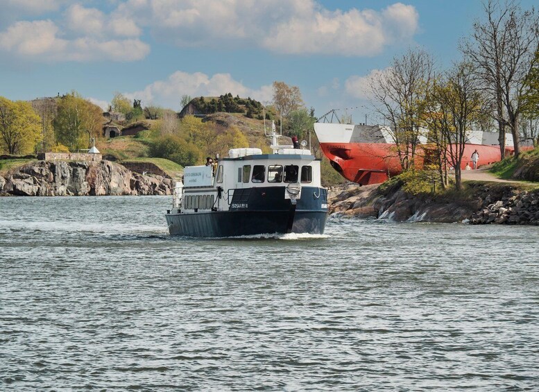 Picture 1 for Activity From Helsinki: Round-Trip Ferry Ticket to Suomenlinna