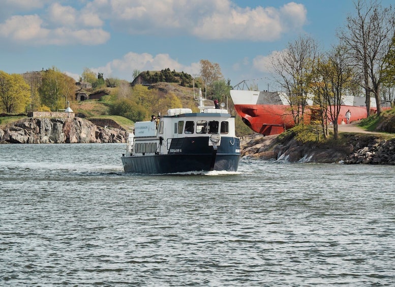 Picture 1 for Activity From Helsinki: Round-Trip Ferry Ticket to Suomenlinna