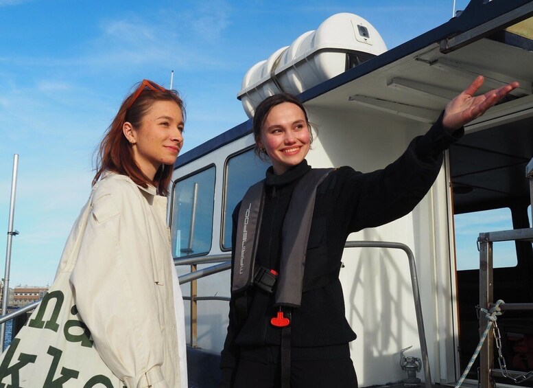 Picture 2 for Activity From Helsinki: Round-Trip Ferry Ticket to Suomenlinna
