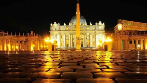 Tour privado en carrito de golf al anochecer por Roma con aperitivo