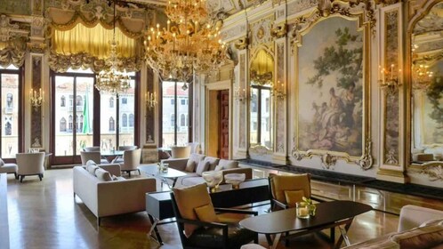 Tour in barca e cena di gala in un palazzo veneziano