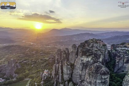 Excursión al atardecer desde Ioánina a las rocas y monasterios de Meteora