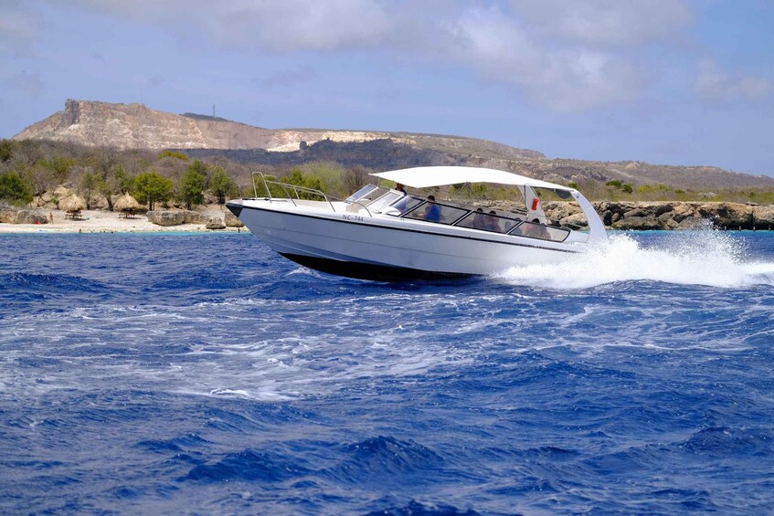 Willemstad: Private Curacao Powerboat Cruise with Snorkeling