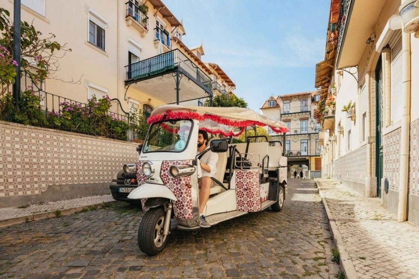 Lisbon: Food and Wine Tasting 4-Hours Tuk Tuk Tour