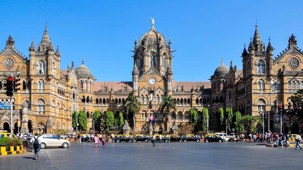 Picture 1 for Activity Mumbai: Highlights Bus Full-Day Tour in Hindi