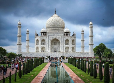 From Delhi: Private Taj Mahal Tour By India's Fastest Train