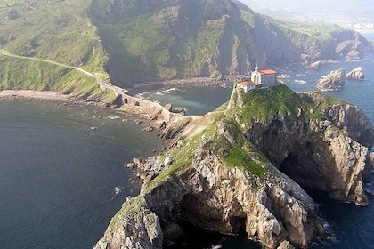 Bilbao: San Juan de Gaztelugatxe and Txakoli Wine Day Trip