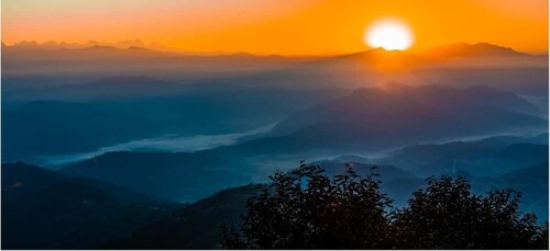 Kathmandu: Nagarkot Sunrise Tour with Day Hike