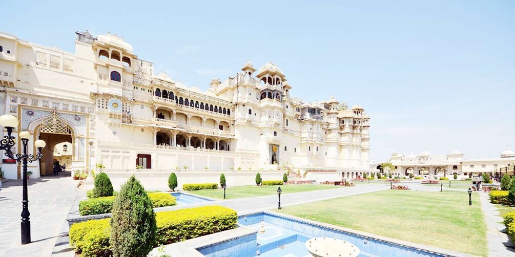 Picture 3 for Activity City Palace of Udaipur Guided Tour