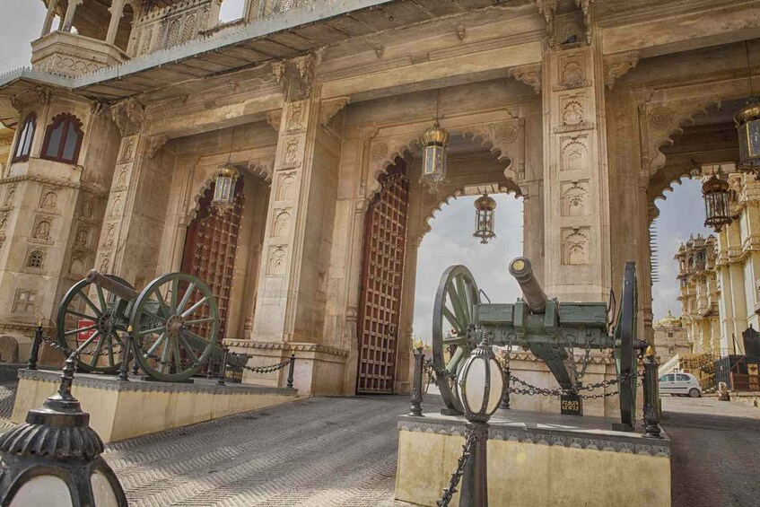 Picture 2 for Activity City Palace of Udaipur Guided Tour