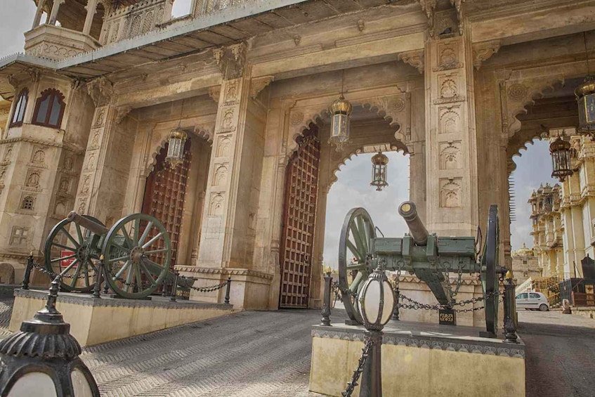 Picture 2 for Activity City Palace of Udaipur Guided Tour