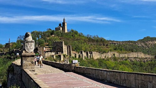 Desde Sofía: recorrido por Veliko Tarnovo y Arbanasi con traslado