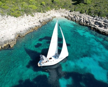 Hvar: Private Sailing Boat Trip with Swimming and Snorkeling