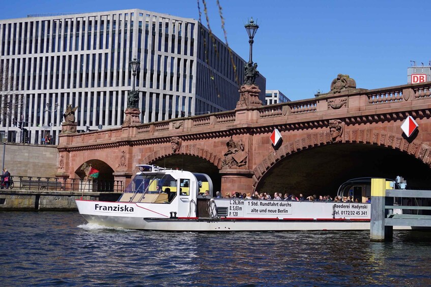 Picture 1 for Activity Berlin: Boat Tour with Live Guide