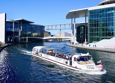 Berlin: Boat Tour with Live Guide