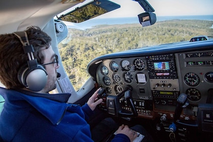 Hobart: Fliegen & Cruisen im Südwestlichen Wildnisgebiet mit Mittagessen