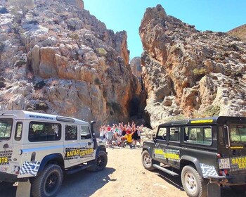 Creta: Excursión en todoterreno por la playa de Trypiti con comida y vino