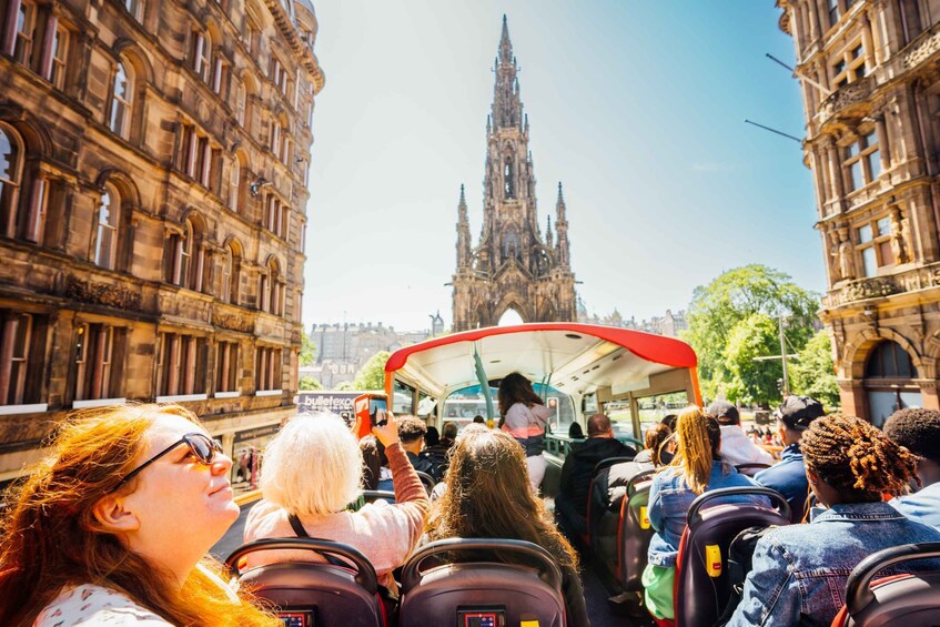 Edinburgh: Hop-On Hop-Off Combo City and Britannia Bus Tour