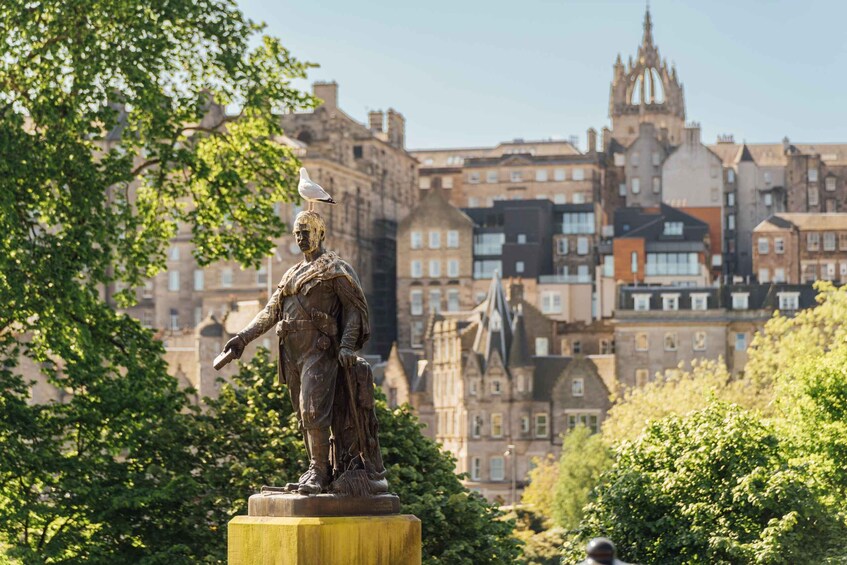 Picture 2 for Activity Edinburgh: Hop-On, Hop-Off Bus Tour City & Britannia Combo
