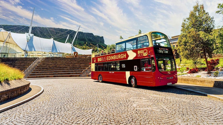 Edinburgh: Hop-On, Hop-Off Bus Tour City & Britannia Combo