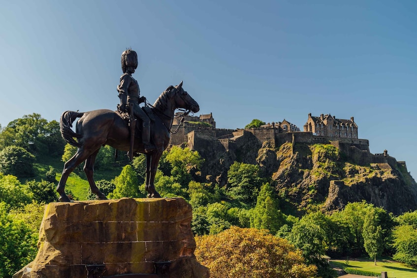 Picture 1 for Activity Edinburgh: Hop-On, Hop-Off Bus Tour City & Britannia Combo