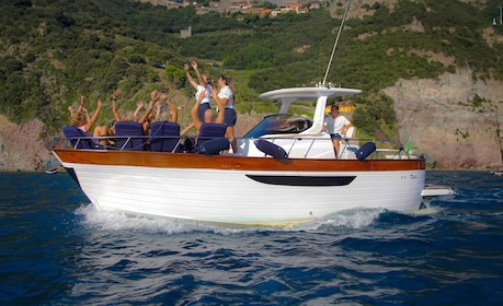 Desde La Spezia: viaje en barco a Cinque Terre con degustaciones de comida