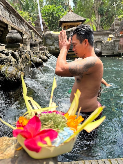 Picture 12 for Activity HOLY BATH IN TIRTA EMPUL TEMPLE